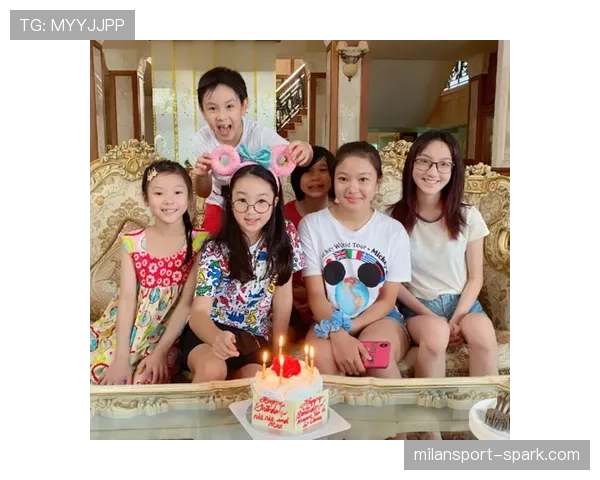 李宗伟家的冰箱里只放蛋白粉和冰水，连老婆想塞个蛋糕都被他瞪回去了
